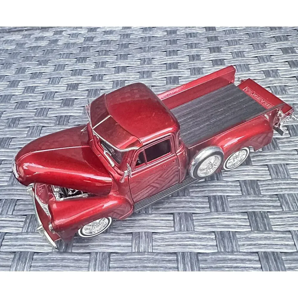 A50 Lot of 3 Diecast 1947-53 Chevrolet Pickup Trucks 1:24 Scale Classic Vintage